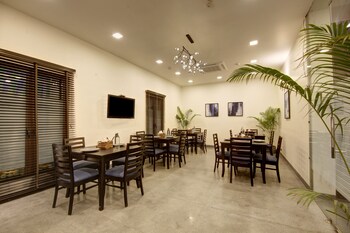 saltstayz select nehru place and new friends colony