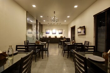 saltstayz select nehru place and new friends colony