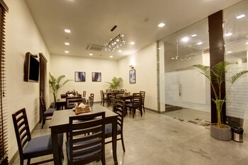 saltstayz select nehru place and new friends colony