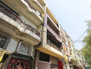 Twamev Punjabi Bagh,Trinagar, Near Rampura School Road,2 star
