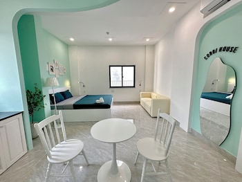 corgi house danang