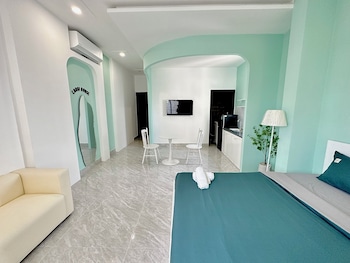 corgi house danang