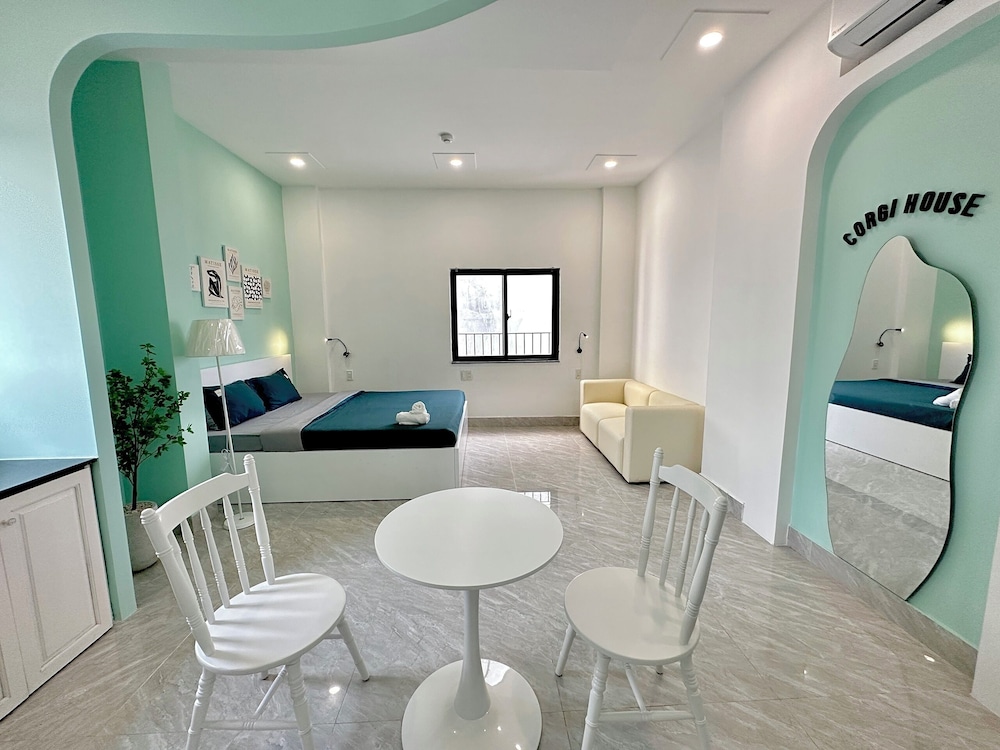 corgi house danang