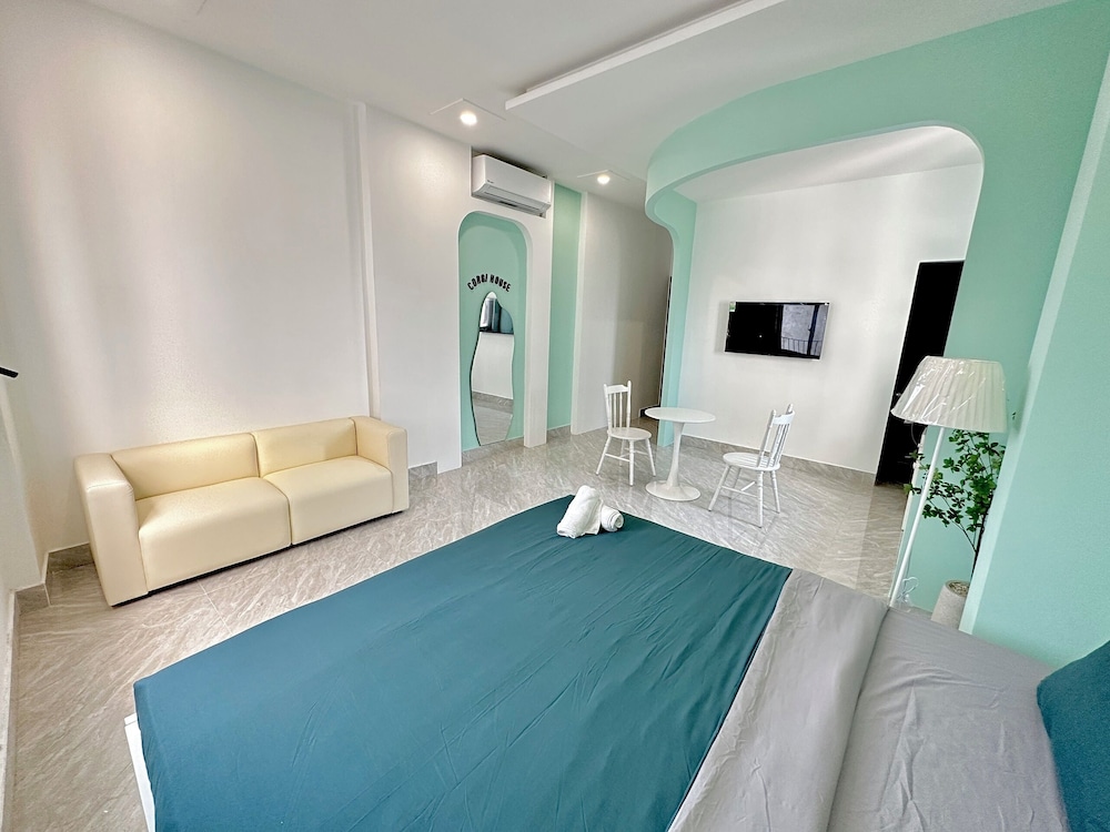 corgi house danang