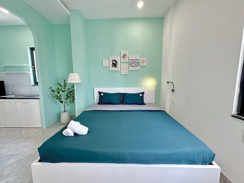corgi house danang