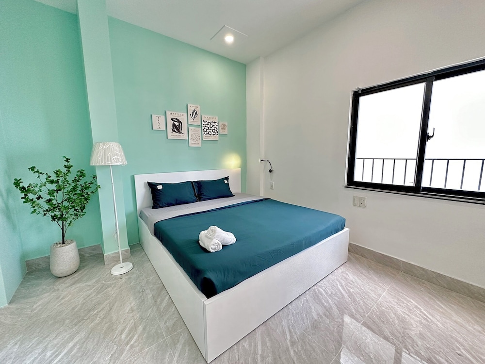 corgi house danang