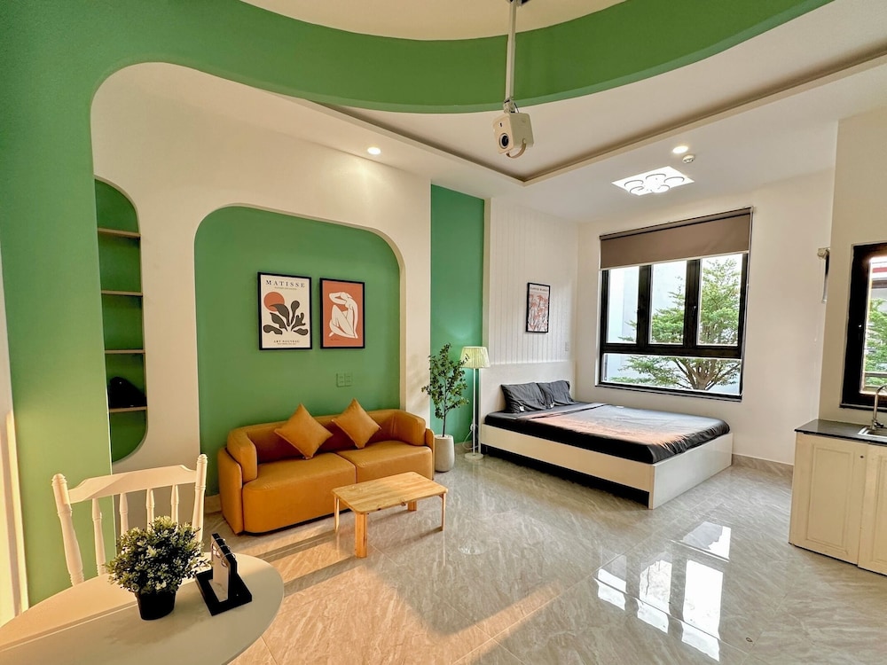 corgi house danang