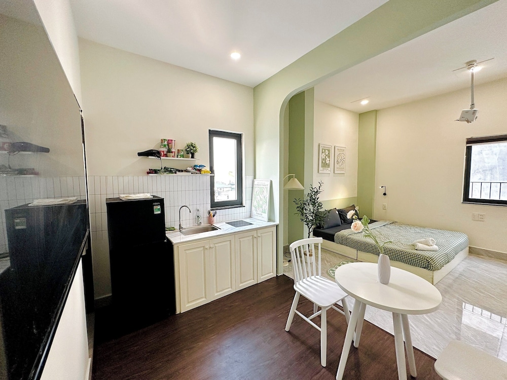 corgi house danang