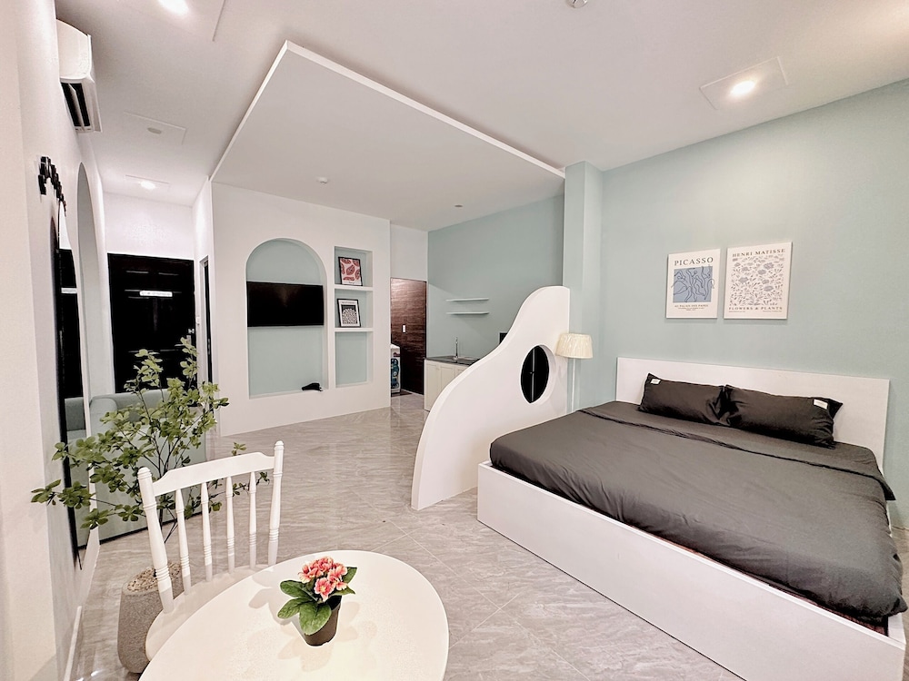 corgi house danang