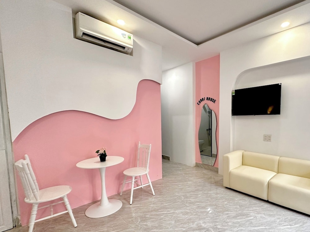 corgi house danang