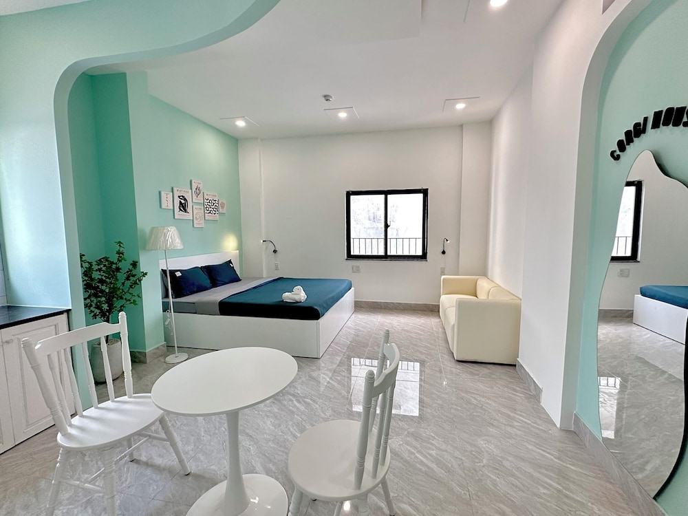 corgi house danang