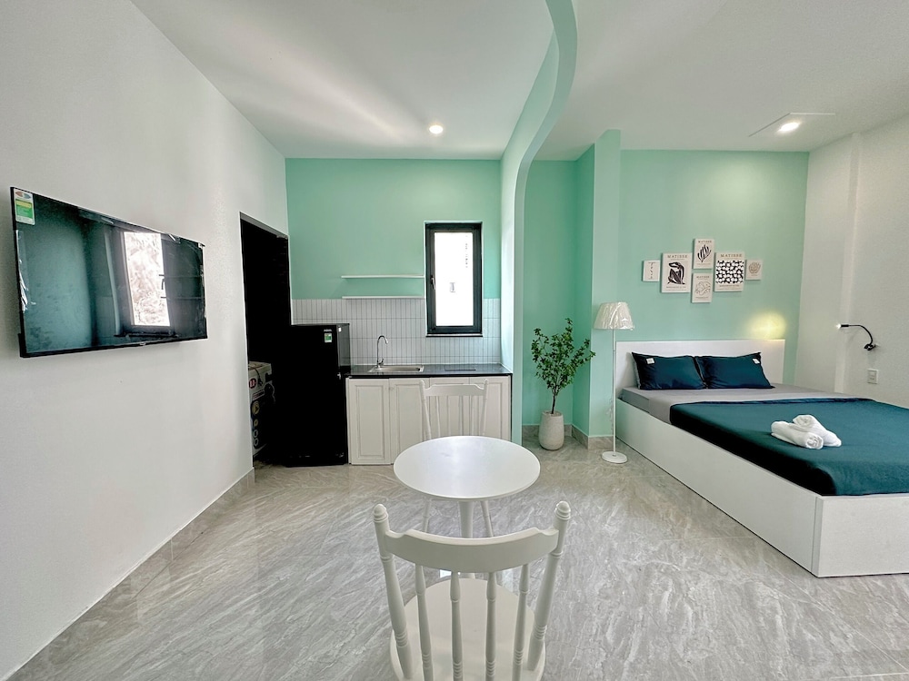 corgi house danang