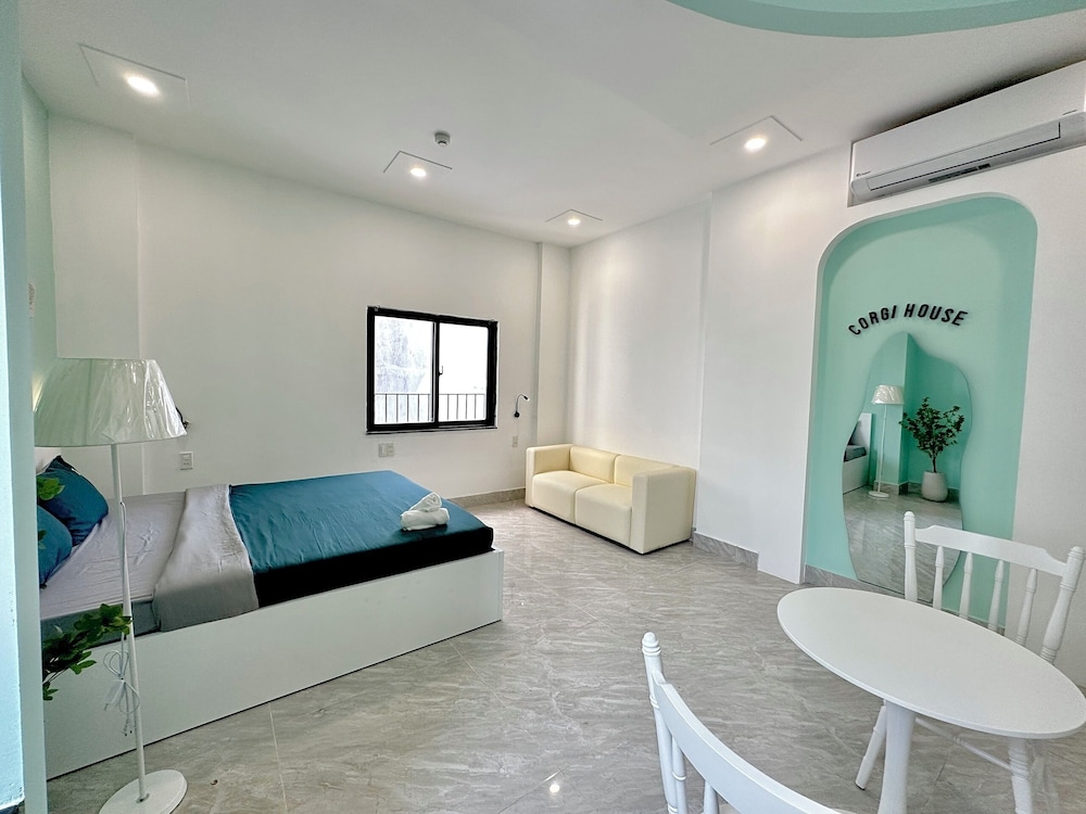 corgi house danang