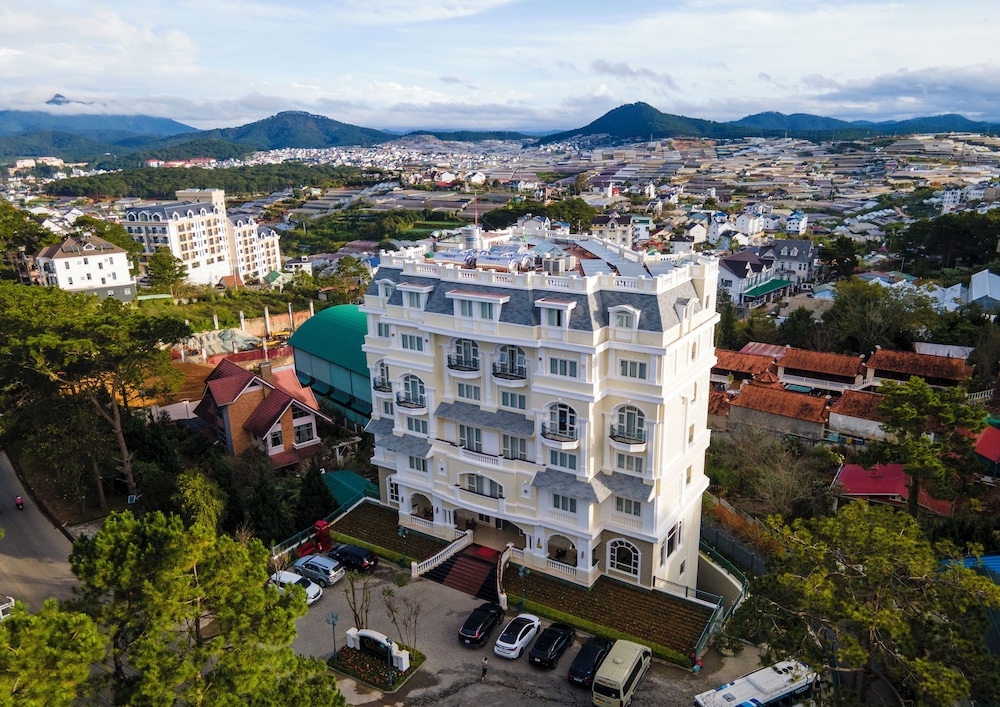 calyssa hotels and village
