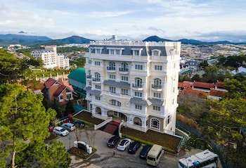 calyssa hotels and village