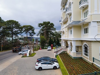 calyssa hotels and village