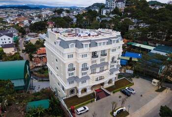 calyssa hotels and village