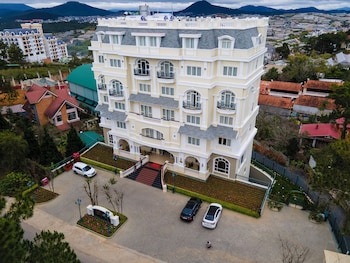 calyssa hotels and village