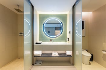 even qingdao laoshan an ihg hotel