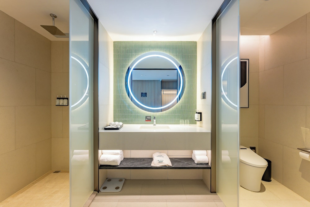 even qingdao laoshan an ihg hotel