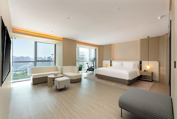 even qingdao laoshan an ihg hotel