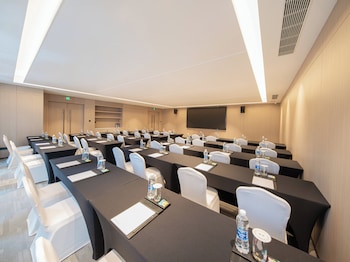 even qingdao laoshan an ihg hotel