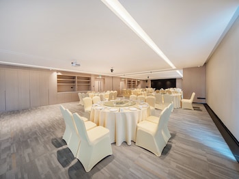 even qingdao laoshan an ihg hotel