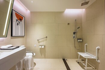even qingdao laoshan an ihg hotel