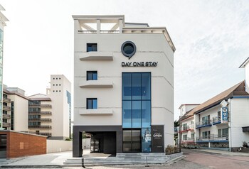 dayonestay
