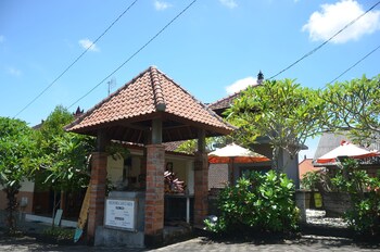 Medori Putih Homestay,Jl. Pemutih (To Impossible Beach ) No 1A,2 star