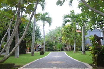 Medori Putih Homestay,Jl. Pemutih (To Impossible Beach ) No 1A,2 star