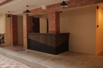 cerca hotel