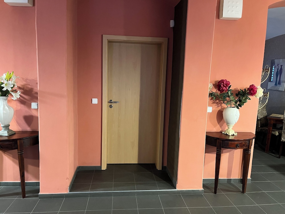 hotel almond