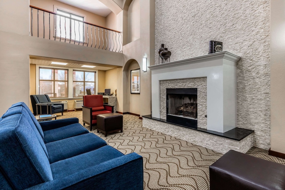 comfort inn and suites airport american way