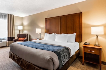 comfort inn and suites airport american way