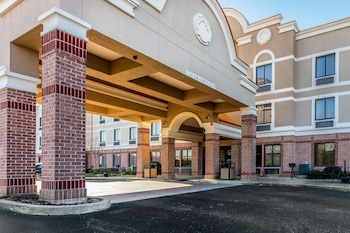 comfort inn and suites airport american way