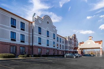 comfort inn and suites airport american way