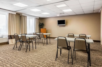 comfort inn and suites airport american way