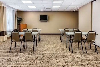 comfort inn and suites airport american way