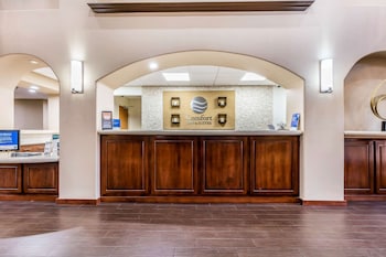 comfort inn and suites airport american way