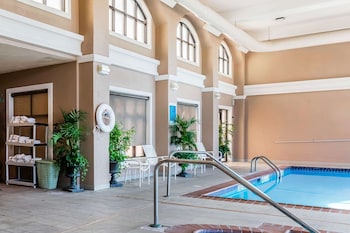 comfort inn and suites airport american way