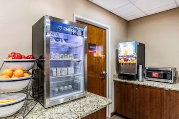 comfort inn and suites airport american way