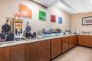 comfort inn and suites airport american way