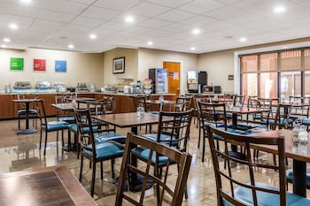 comfort inn and suites airport american way