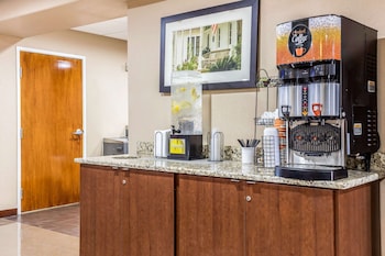 comfort inn and suites airport american way