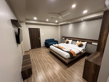 Grand Falcon,,3 star