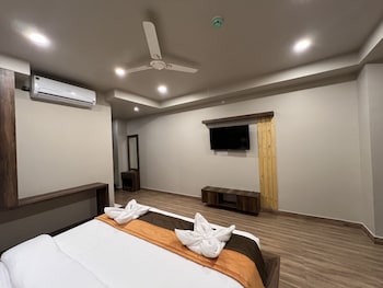 Grand Falcon,,3 star