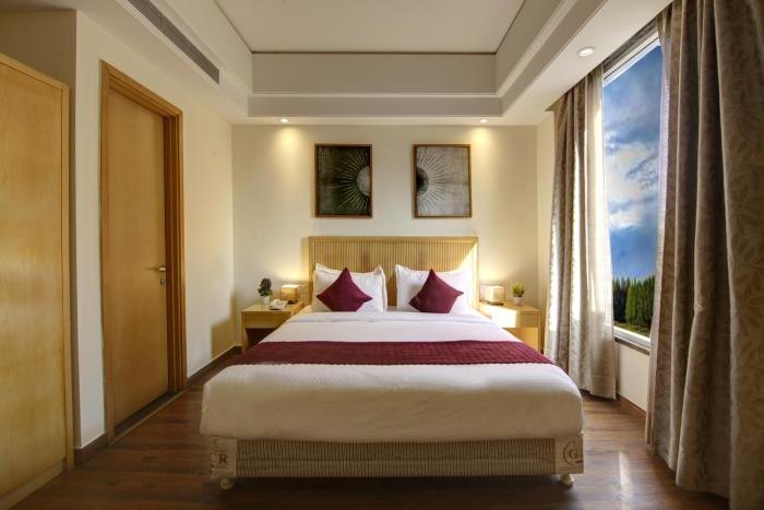 saltstayz select galleria market and golf course road