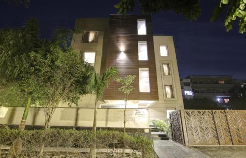 saltstayz select galleria market and golf course road