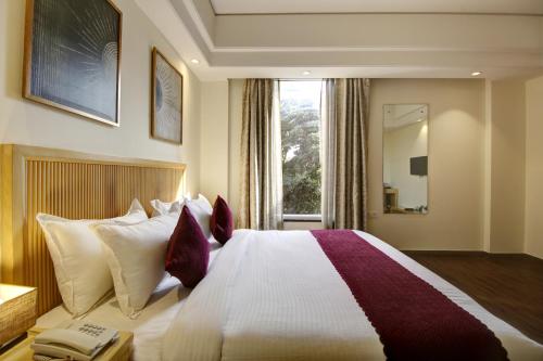 saltstayz select galleria market and golf course road
